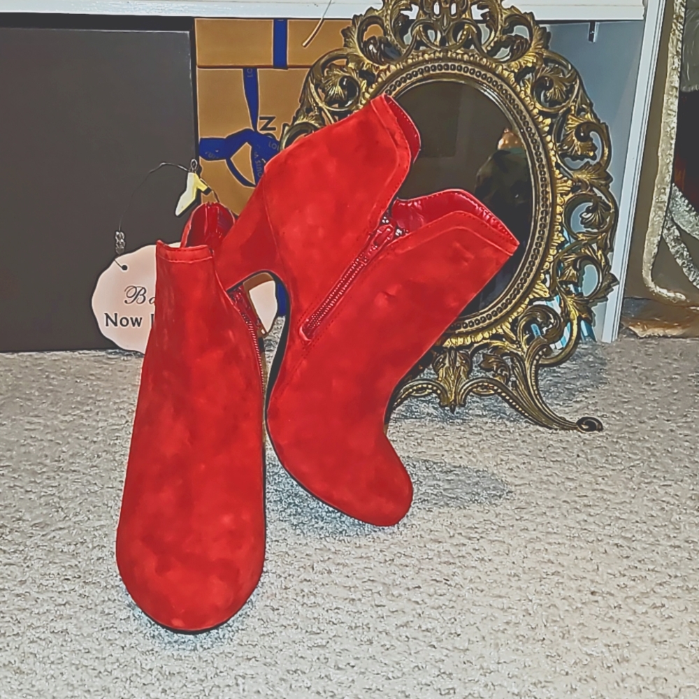 RED SUEDE SHORT BOOTS